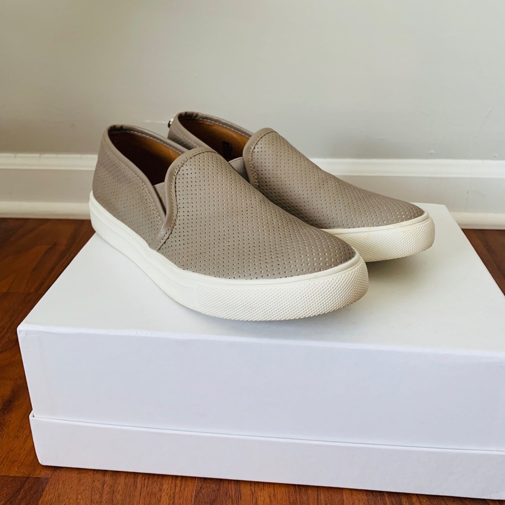 Steve Madden Slip On Sneaker sz 7